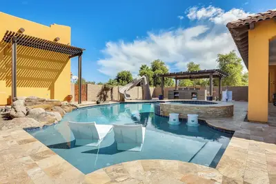 Image de Queen Creek Oasis W/ Pool Spa Billiards 3+ Bedrooms