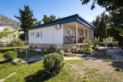 Image de Belle maison de 2 chambres à Starigrad