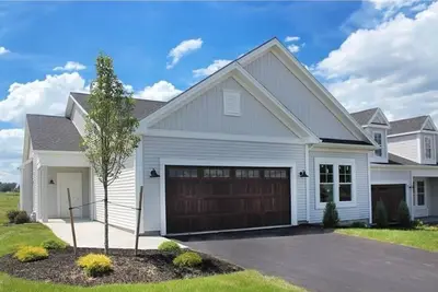 Image de Flx! New! Upscale, modern 3-bedroom townhome in the heart of Canandaigua
