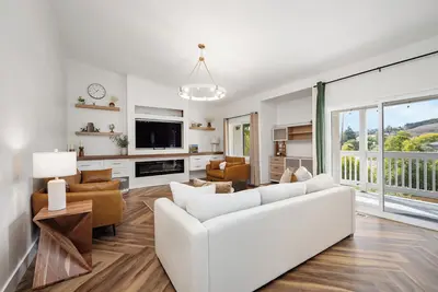 Image de Cozy house in Edna Valley wine country near Slo. Perfect for families or groups.