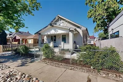 Image de LoHi gem, 2 bedroom private unit with outdoor patio & hot tub!