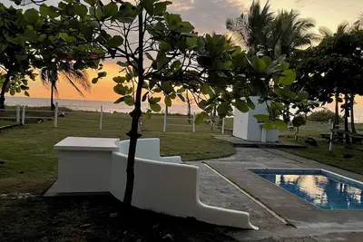 Image de Beachfront Cottage Tivives Beach