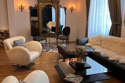 Image de Vintage 4-bedroom condo in Recoleta, Buenos Aires. Safe neighborhood