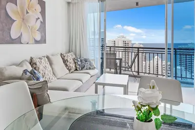 Image de High Floor Ocean Views in the Heart of Surfers Paradise!