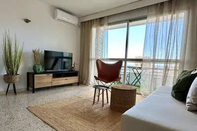 Image de Cozy Boho Style Apartment, stunning sea views and balcony