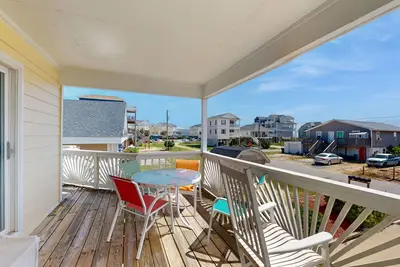 Image de Coastal home close walk to the beach and local attractions