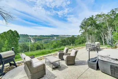 Image de Patio, Hot Tub & Views: Cabin in Branson