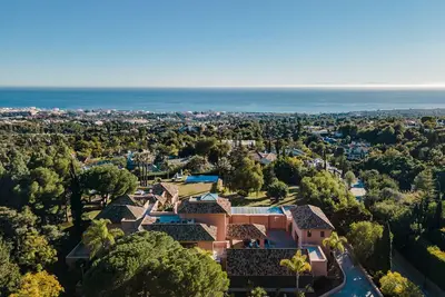 Image de 6 bedroom accommodation in Marbella