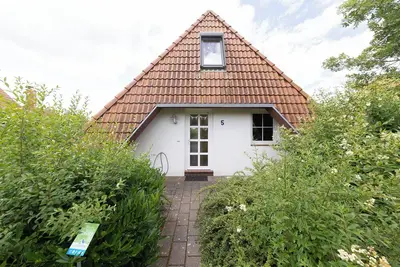 Image de Vacation home Ostertill 5 with open kitchen and North Sea flair.
