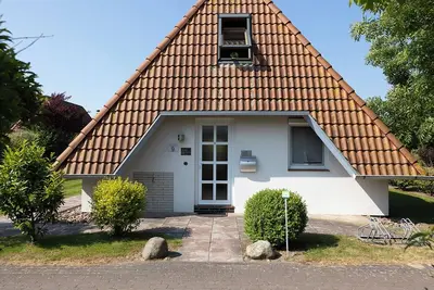 Image de Vacation home Ostertill 09, surrounded by North Sea charm and with a garden.