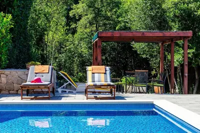Image de Villa Oasis Cypress - Three Bedroom Villa with Terrace and Swimming Pool