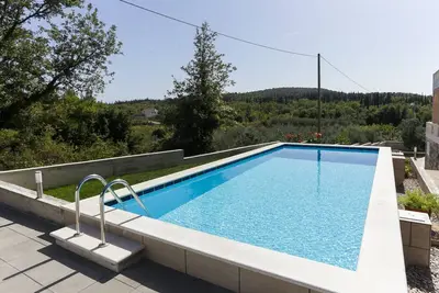 Image de Villa Harmonia avec patio et piscine partag×™e