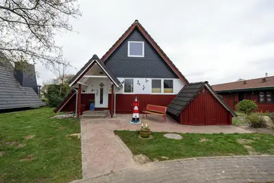 Image de Vacation home Robbenplate 7 with conservatory and beach chair.