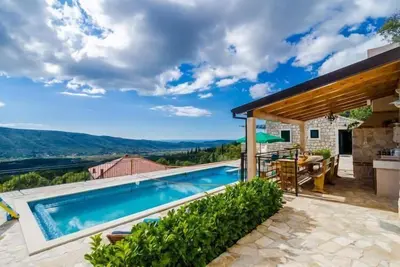 Image de Villa 4 Chambres avec Piscine