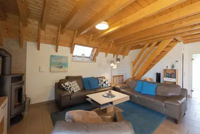 Image de Vacation home Julia. Bright and family-friendly.