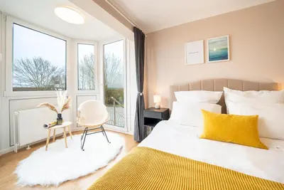Image de Cozy sunny apartment by the sea with sauna. Picturesque and modernized