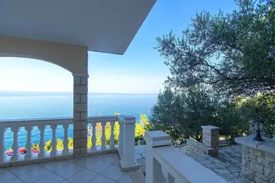 House Green Side Sunset- Four Bedroom House with Pool and Sea View