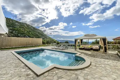 Image de Villa Pave - Six-Bedroom Villa with Terrace and Swimming Pool