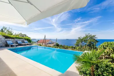 Image de Villa Art Gallery - Six Bedroom Villa with Terrace and Swimming Pool