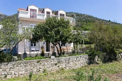 Image de Apartment Marko - Three-Bedroom Apartment with Terrace and Sea View (Brsečine)