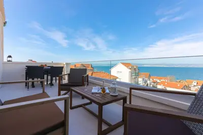 Image de Apartment M&J - Comfort Two Bedroom Apartment with Terrace and Sea View (Škaro)