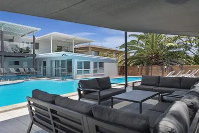 Image de Beach Breeze | pool, near beach | Accom Holidays