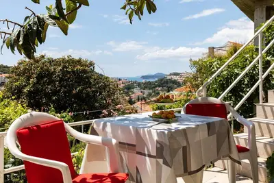 Image de Apartments Franka - One Bedroom Apartment with Terrace and Garden View (A2+1)