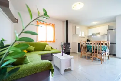 Image de Olive's Garden House - Three Bedroom Holiday Home with Terrace and Sea View