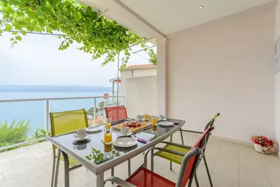 Image de Apartments Hope (Dugi Rat) - Comfort OneBedroom Apartment with Terrace and Sea View (A1)