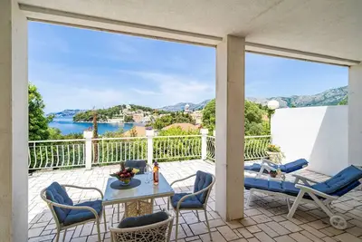 Image de Apartments & Rooms Mara & Petrunjela - Two Bedroom Apartment with Terrace and Sea View