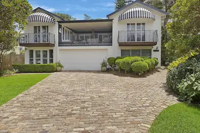 Image de Stones throw to stunning North Avoca Beach