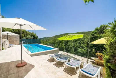 Image de House Kočan-Four Bedroom Villa with Terrace and Swimming Pool