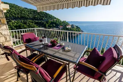 Image de Indy's Beach Apartments -Two Bedroom Apartment with Balcony and Sea View