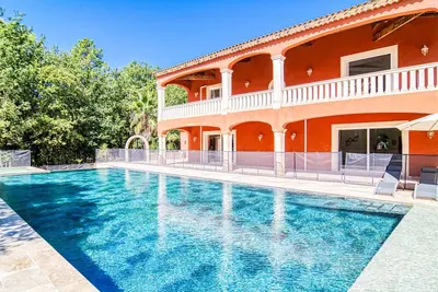 Image de Maison de vacances privée avec piscine privée, climatisation, bain à remous, Wifi, Tv, terrasse
