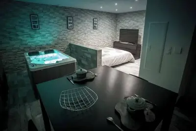 Image de \"Vip 1\" Loft avec spa privatif à 10 min de Dijon