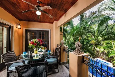 Image de Beautiful Remodeled Condo, 2 minute walk to the beach