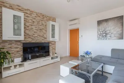 Appartement 2 piטces avec bain א remous