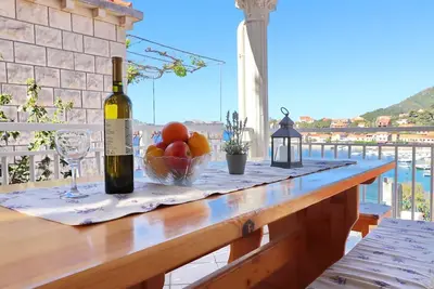 Image de Apartments Peselj-Three Bedroom Apartment with Terrace and Sea View