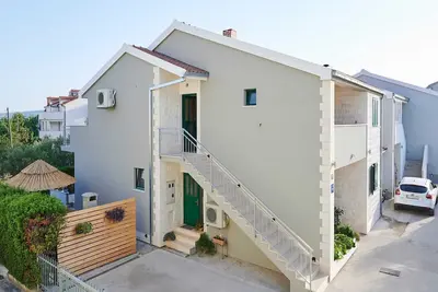 Image de Apartments Vujina - Comfort Studio Apartment with Terrace 3 (Luka)