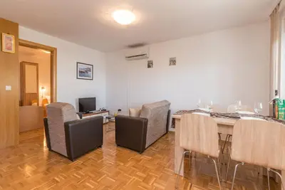Apartments Lilly - Two Bedroom Apartment with Terrace and Sea View