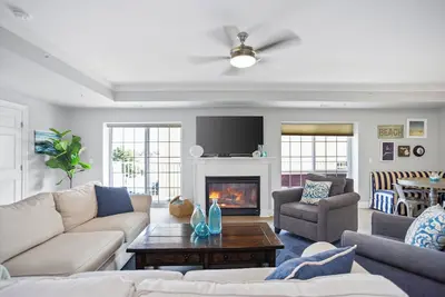 Image de Indoor & Outdoor Pool, Easy Walk to Beach, Condo