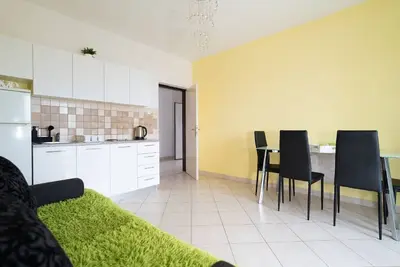 Appartement d'une chambre avec terrasse