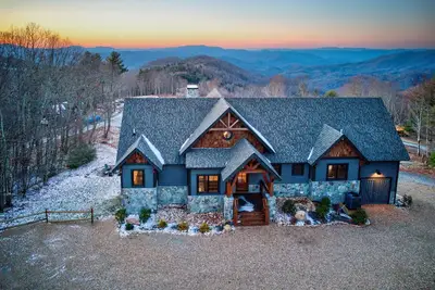 Image de The Tipsy Bear at Eagles Nest - Views, Vineyard, hot tub