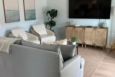 Image de Family Friendly Beach Condo