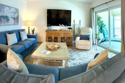 Image de Beautiful and beachy condo