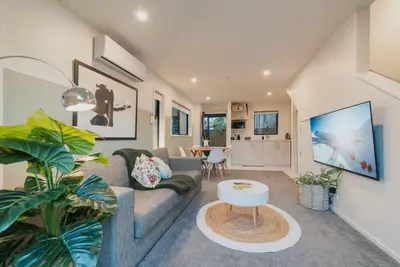 Image de Misty Meadows Manor - Your Urban Oasis