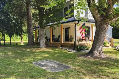 Image de Charming 3-bedroom farmhouse on 20 acres located in rustic Corbin City.