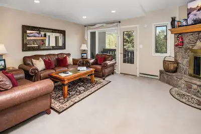 Image de Lovely townhome with spectacular Vail Mtn. views and private hot tub! !