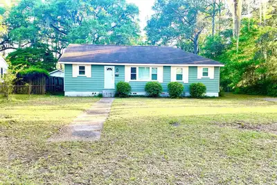 Image de 1935 Cokesbury Drive: 2  Br, 1  Ba House in Savannah, Sleeps 4