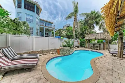 Image de Tuscan Tides - Custom Pool Home - powered by Island Real Estate